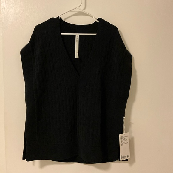 Lululemon cable knit relaxed sweater vest. Size S. NWT. Black